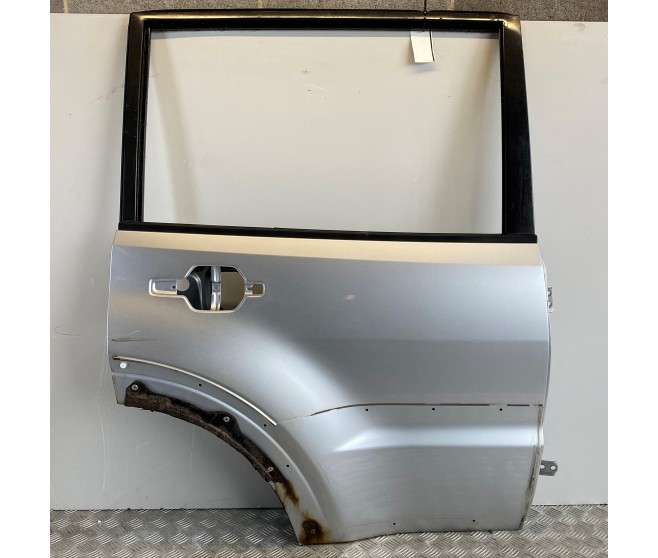 BARE DOOR RIGHT REAR FOR A MITSUBISHI V90# - REAR DOOR PANEL & GLASS
