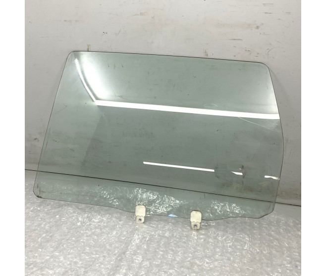 LEFT REAR DOOR GLASS FOR A MITSUBISHI OUTLANDER - CW7W
