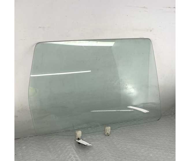 RIGHT REAR DOOR GLASS FOR A MITSUBISHI OUTLANDER - CW5W
