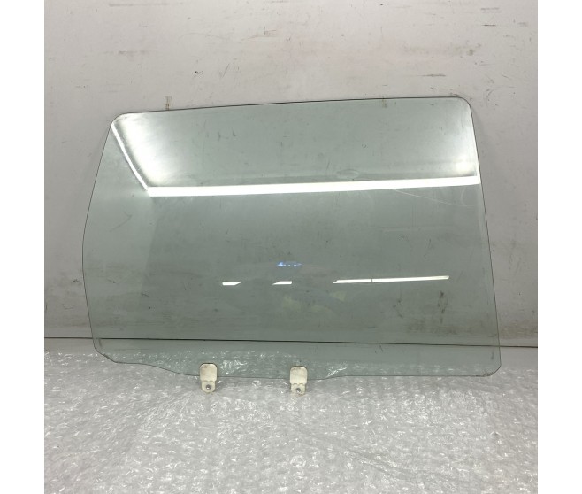 RIGHT REAR DOOR GLASS FOR A MITSUBISHI OUTLANDER - CW8W