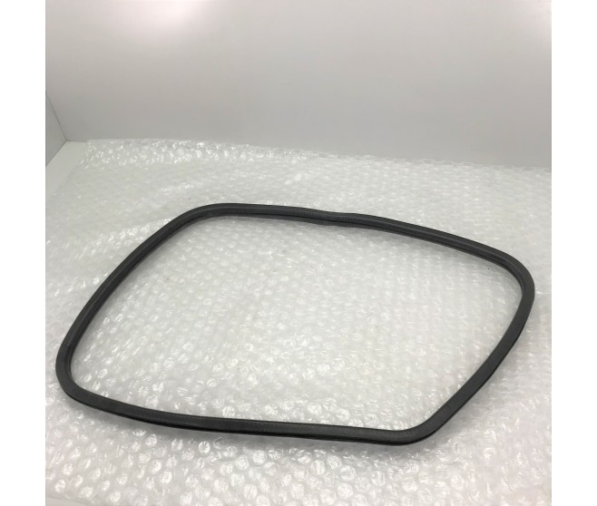 STATIONARY WINDOW WEATHERSTRIP REAR LEFT FOR A MITSUBISHI V80,90# - REAR DOOR PANEL & GLASS