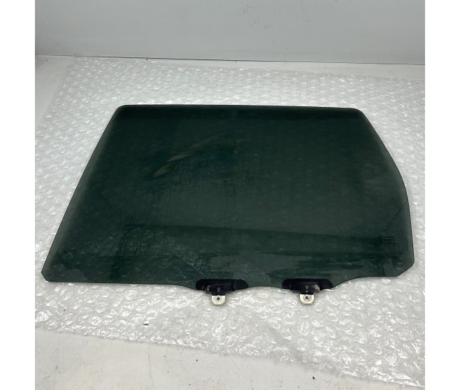 REAR DOOR WINDOW GLASS LEFT FOR A MITSUBISHI DOOR - 