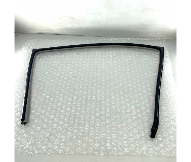 REAR DOOR OPENING WEATHERSTRIP INNERR LEFT FOR A MITSUBISHI PAJERO/MONTERO - V77W