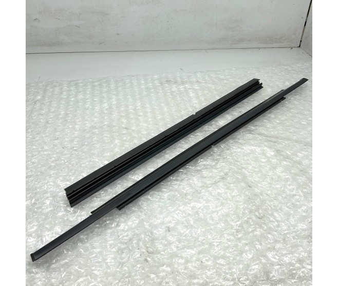 WINDOW BELT LINE AND INNER WEATHER STRIP REAR RIGHT FOR A MITSUBISHI OUTLANDER - CW7W