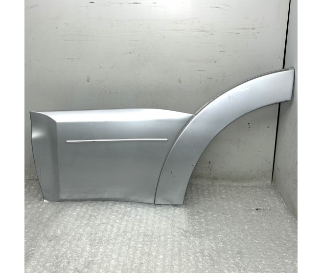 DOOR MOULDING REAR LEFT FOR A MITSUBISHI PAJERO - V97W