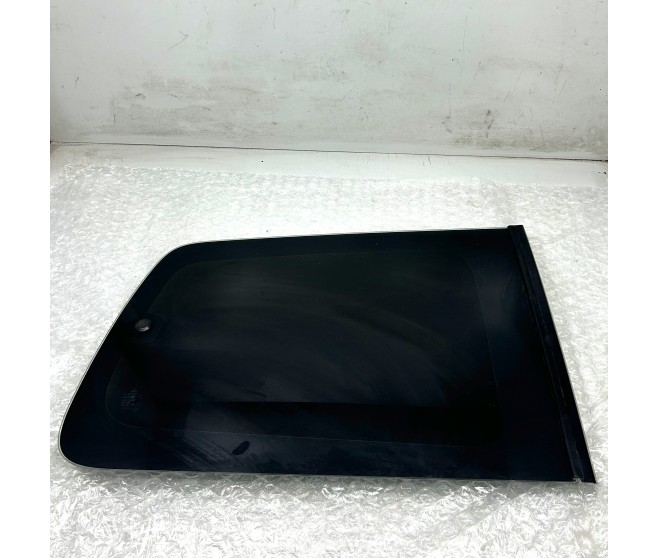 REAR RIGHT QUARTER WINDOW GLASS FOR A MITSUBISHI V80,90# - REAR RIGHT QUARTER WINDOW GLASS