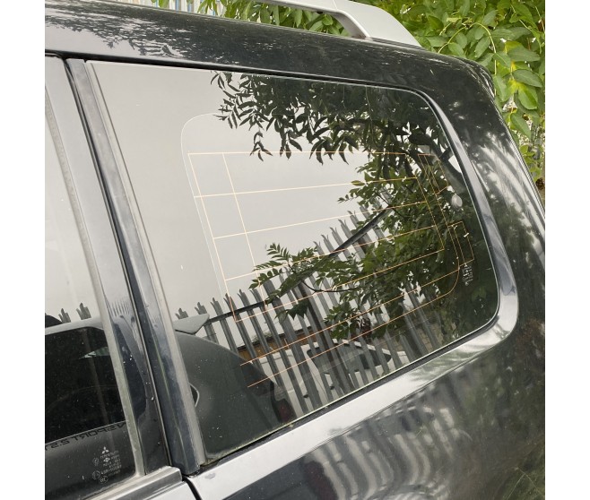 REAR LEFT QUARTER WINDOW GLASS FOR A MITSUBISHI PAJERO/MONTERO - V93W