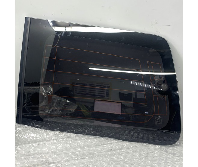 REAR LEFT QUARTER WINDOW GLASS FOR A MITSUBISHI PAJERO/MONTERO - V97W