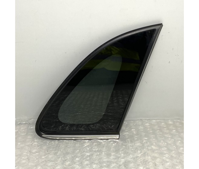 RIGHT REAR QUARTER WINDOW GLASS FOR A MITSUBISHI BODY - 