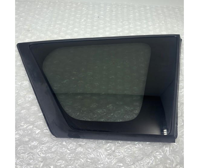 QUARTER WINDOW GLASS RIGHT FOR A MITSUBISHI OUTLANDER - CW7W