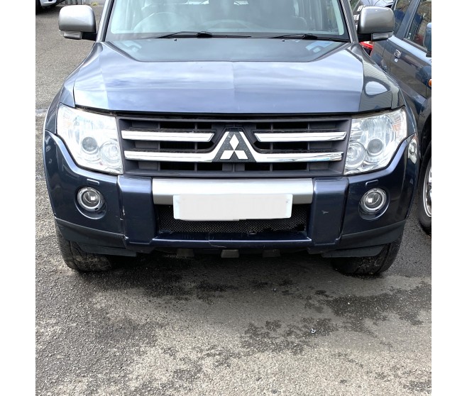 FRONT BUMPER - SEE FULL DESCRIPTION FOR A MITSUBISHI PAJERO - V93W