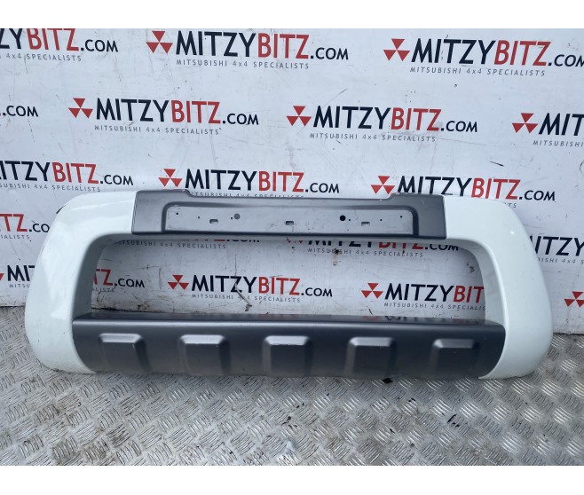 DAMAGED MZ314368 WHITE / GREY BARBARIAN FRONT BUMPER GUARD FOR A MITSUBISHI KH0# - DAMAGED MZ314368 WHITE / GREY BARBARIAN FRONT BUMPER GUARD