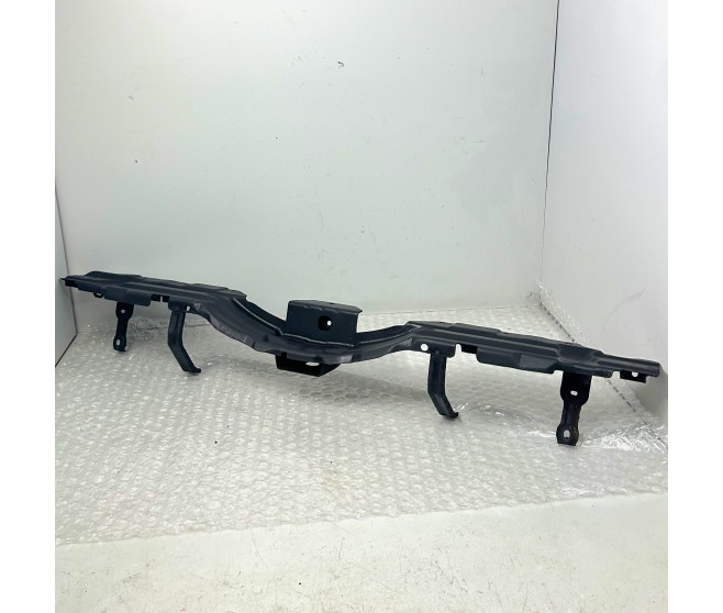 REAR BUMPER REINFORCER FOR A MITSUBISHI PAJERO/MONTERO - V88W