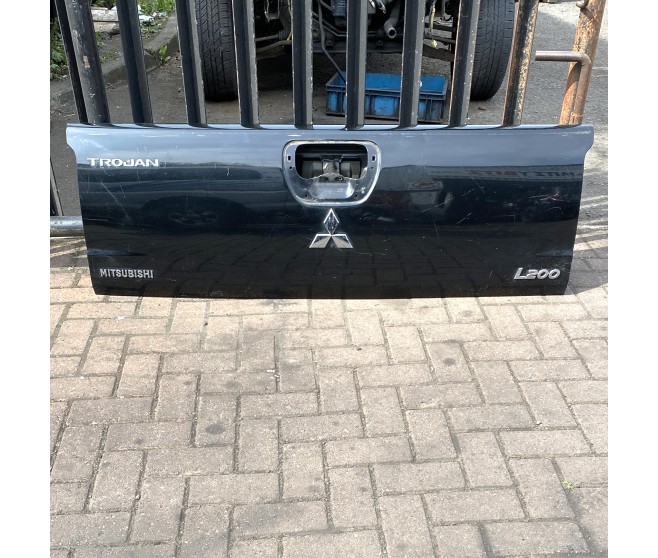 BARE TAILGATE DOOR PANEL FOR A MITSUBISHI L200 - KA5T