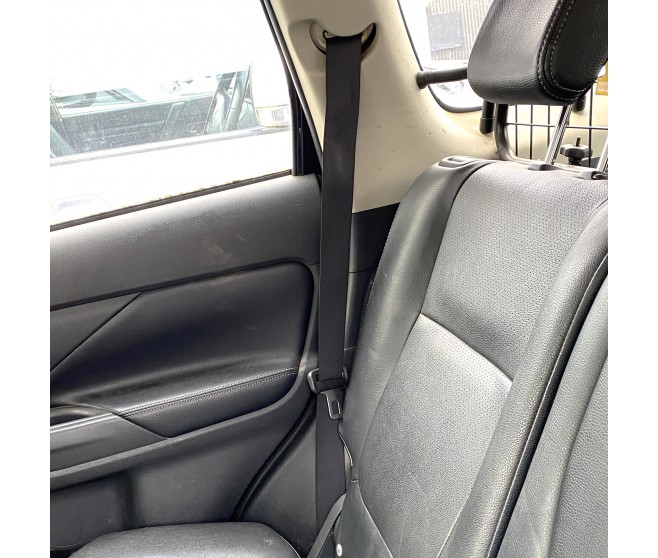 2ND ROW RIGHT SEAT BELT FOR A MITSUBISHI OUTLANDER - GF6W
