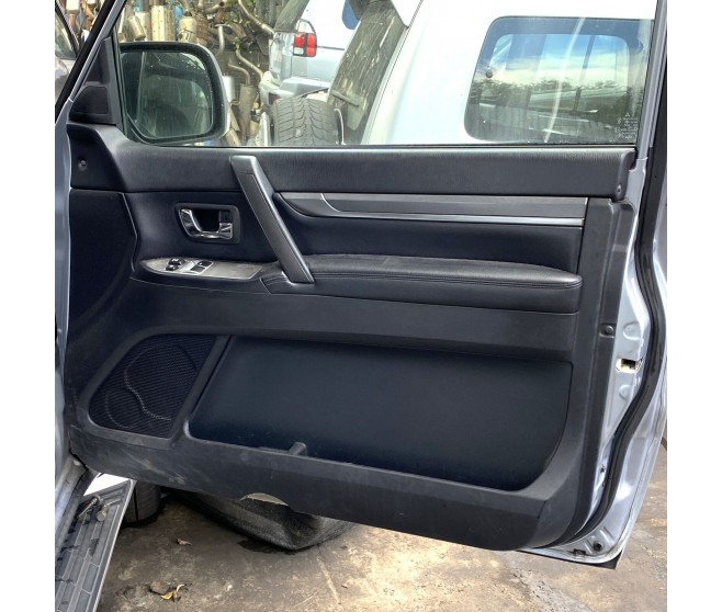 DOOR TRIM RIGHT FOR A MITSUBISHI PAJERO - V87W