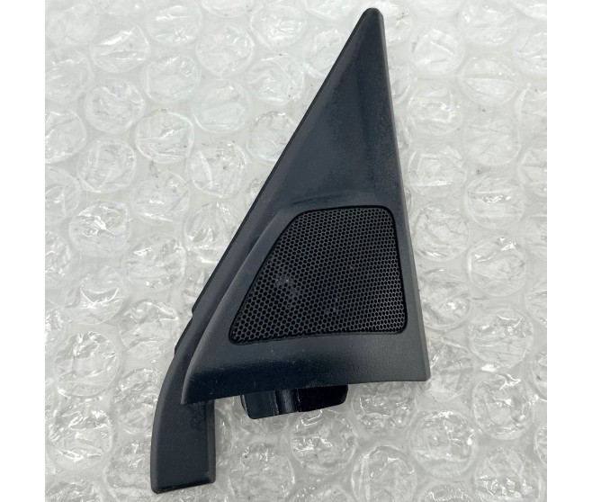 DOOR SASH TRIM AND SPEAKER FRONT RIGHT FOR A MITSUBISHI V80,90# - DOOR SASH TRIM AND SPEAKER FRONT RIGHT