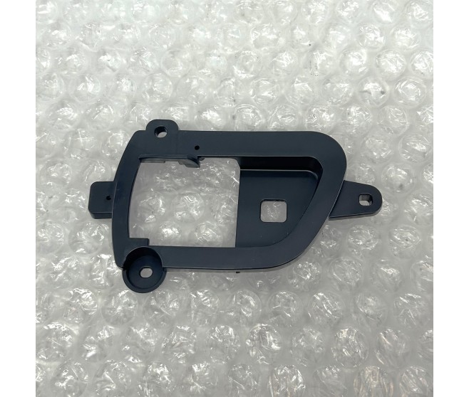 DOOR INSIDE HANDLE COVER LEFT FOR A MITSUBISHI OUTLANDER - CW8W