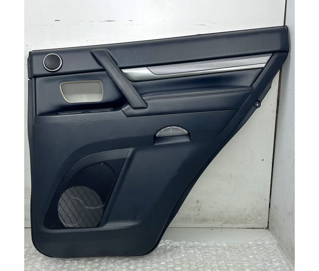 BLACK LEATHER DOOR CARD REAR RIGHT FOR A MITSUBISHI V80,90# - BLACK LEATHER DOOR CARD REAR RIGHT