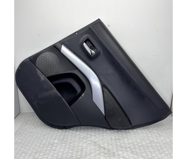 REAR RIGHT DOOR CARD FOR A MITSUBISHI OUTLANDER - CW5W