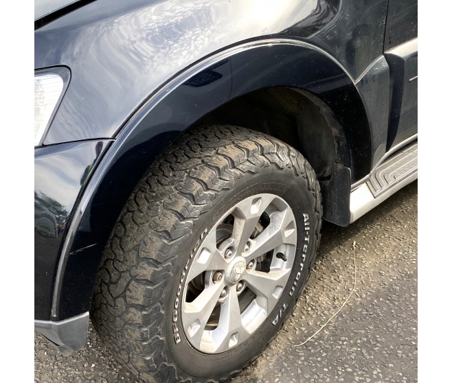 FRONT LEFT OVERFENDER FOR A MITSUBISHI PAJERO - V97W