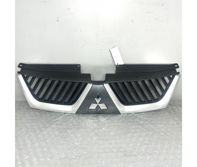 RADIATOR GRILLE FOR A MITSUBISHI OUTLANDER - CW6W