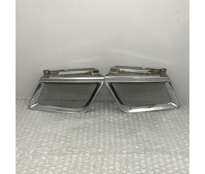 RADIATOR GRILLE SET / SEE DESCRIPTION FOR A MITSUBISHI L200 - KB4T