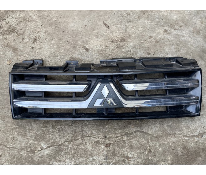 06-12 FRONT RADIATOR GRILLE  FOR A MITSUBISHI PAJERO - V98W