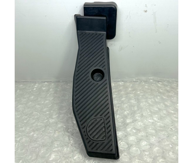 FOOTREST FOR A MITSUBISHI ASX - GA2W