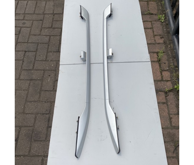 SILVER ROOF RAILS BARS FOR A MITSUBISHI GENERAL (EXPORT) - BODY