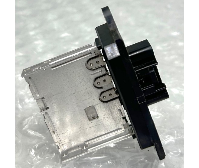 AIR CON TEMPERATURE CONTROL RESISTOR FOR A MITSUBISHI L200 - KB4T