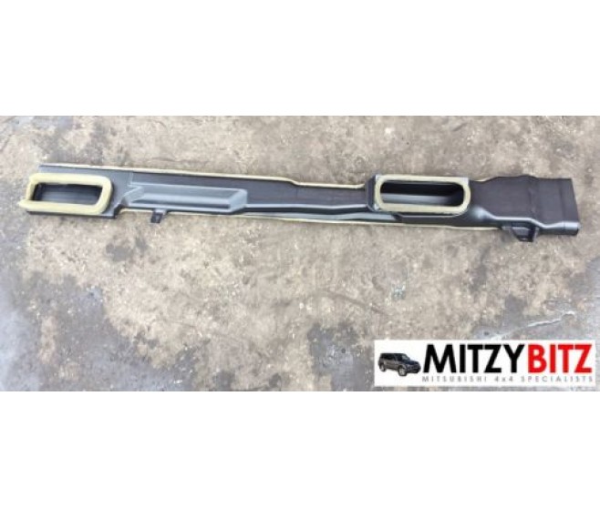 RIGHT SIDE  ROOF AIR VENTILATOR DUCT FOR A MITSUBISHI PAJERO - V93W
