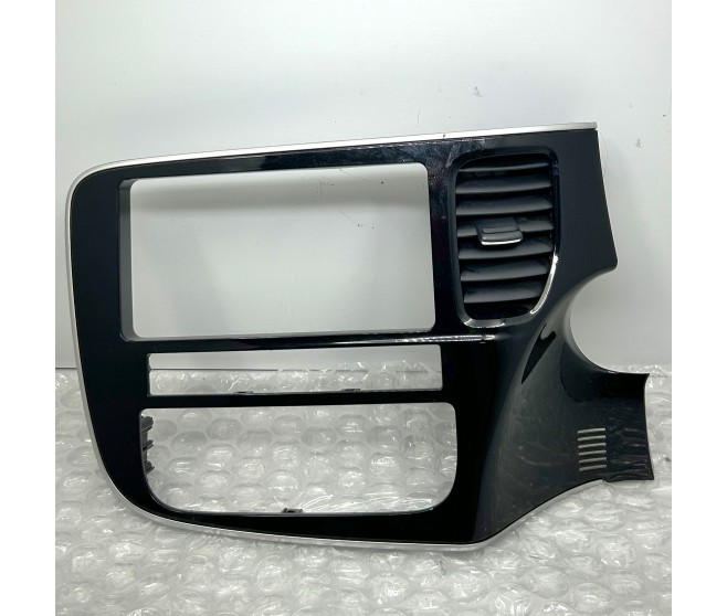 CENTRE DASH PANEL FOR A MITSUBISHI OUTLANDER - GF6W