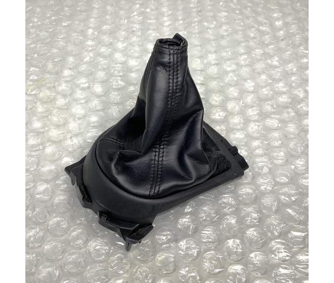 GEAR STICK GAITER FOR A MITSUBISHI OUTLANDER - CW8W