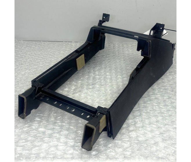 FRONT FLOOR CONSOLE FOR A MITSUBISHI PAJERO/MONTERO - V98W