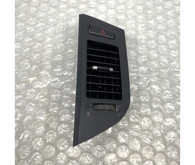 CENTRE DASH AIR VENT RIGHT FOR A MITSUBISHI V98W - 3200D-TURBO/LONG WAGON<07M-> - GLX(NSS4/7SEATER/EURO2),S5FA/T S.A / 2006-08-01 -> - CENTRE DASH AIR VENT RIGHT