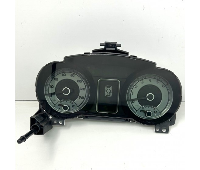 AUTO SPEEDO COMBINATION METER FOR A MITSUBISHI PAJERO/MONTERO - V98W