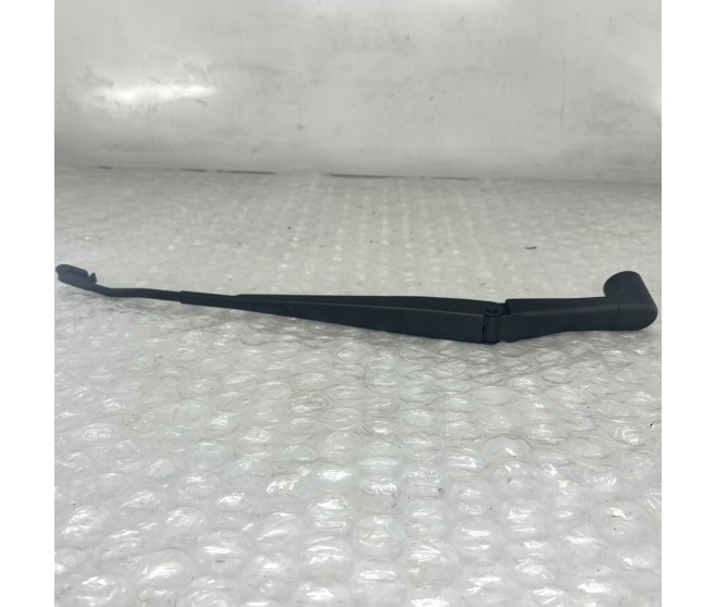 WINDSHIELD WIPER ARMS RIGHT FOR A MITSUBISHI KG,KH# - WINDSHIELD WIPER & WASHER