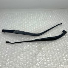 FRONT WIPER ARMS LEFT AND RIGHT