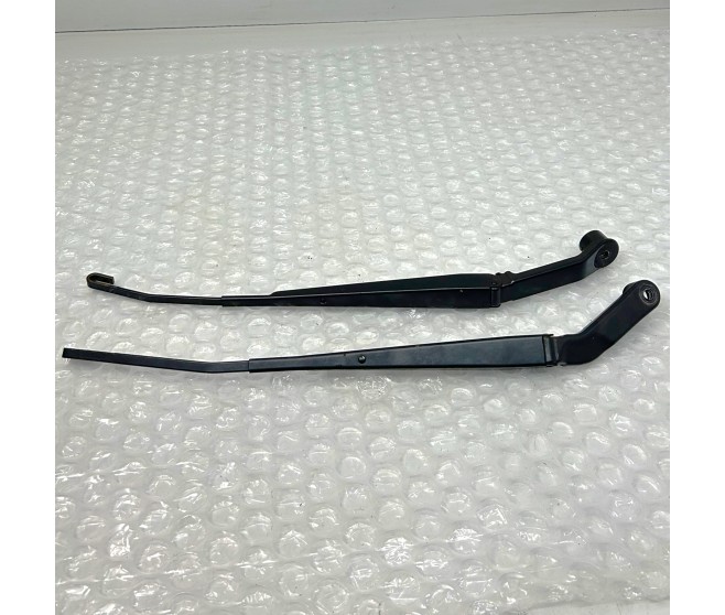 FRONT WINDSHIELD WIPER ARM SET FOR A MITSUBISHI V98W - 3200D-TURBO/LONG WAGON<07M-> - GLX(NSS4/7SEATER/EURO3),S5FA/T LHD / 2006-08-01 -> - FRONT WINDSHIELD WIPER ARM SET