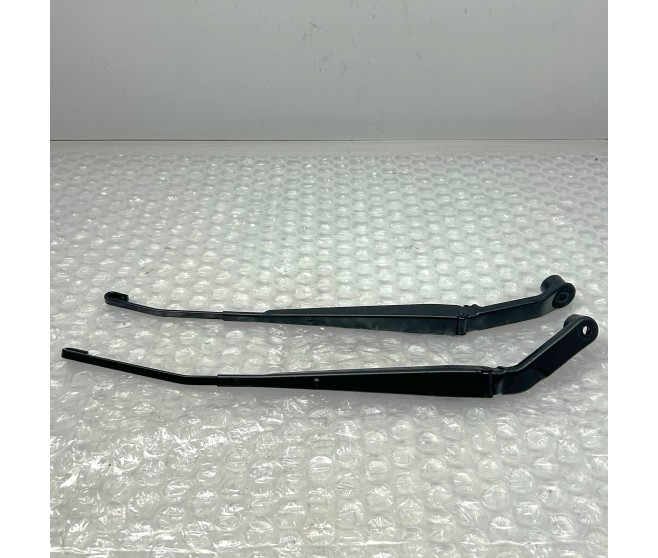 WINDSHIELD WIPER ARMS FRONT FOR A MITSUBISHI PAJERO/MONTERO - V97W