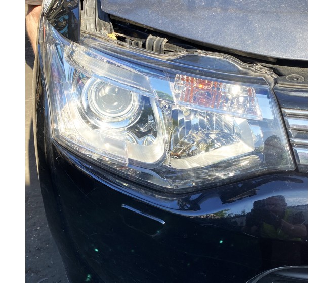 FRONT RIGHT DISCHARGE HEADLIGHT FOR A MITSUBISHI OUTLANDER - GF6W