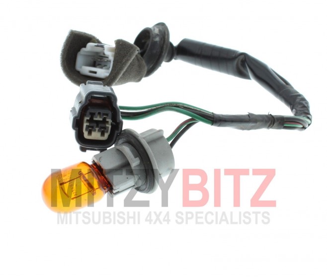 REAR TAIL LIGHT LAMP WIRING LOOM AND BULB FOR A MITSUBISHI CW0# - REAR TAIL LIGHT LAMP WIRING LOOM AND BULB