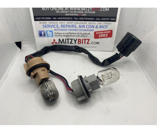 REAR BODY TAIL LIGHT LAMP BULB HOLDERS WIRING LOOM FOR A MITSUBISHI V80,90# - REAR EXTERIOR LAMP