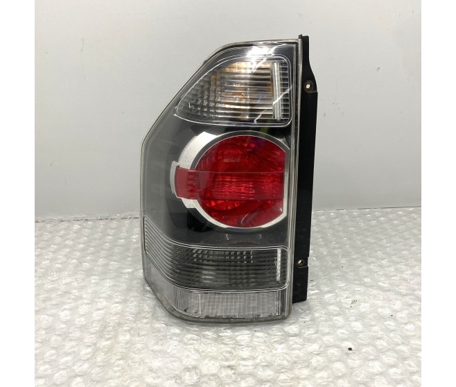 LEFT REAR BODY LAMP FOR A MITSUBISHI PAJERO/MONTERO - V88W