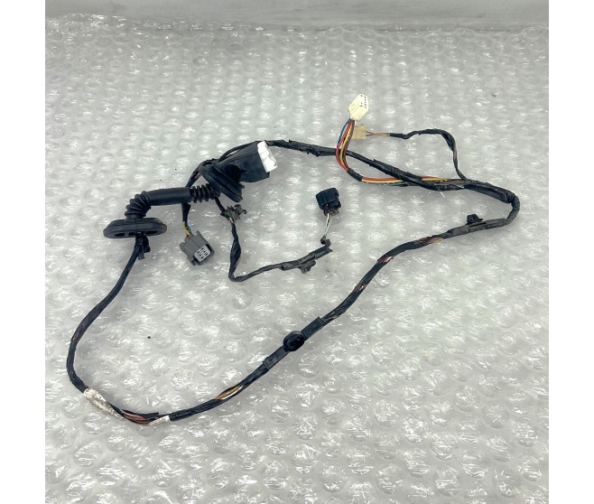 DOOR HARNESS REAR RIGHT FOR A MITSUBISHI CHASSIS ELECTRICAL - 