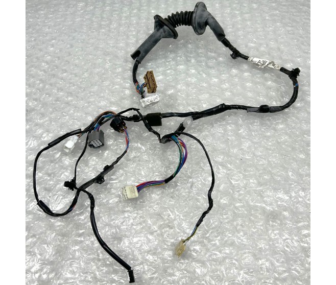 DOOR WIRING HARNESS FRONT LEFT FOR A MITSUBISHI OUTLANDER - CW8W