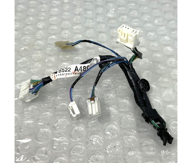 HEATED SEAT SWITCH LOOM FOR A MITSUBISHI PAJERO/MONTERO - V97W