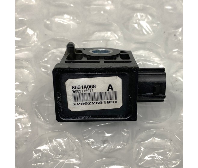 AIRBAG IMPACT SENSOR LEFT FOR A MITSUBISHI V98W - 3200D-TURBO/LONG WAGON<07M-> - GLX(NSS4/7SEATER/EURO3),S5FA/T LHD / 2006-08-01 -> - AIRBAG IMPACT SENSOR LEFT