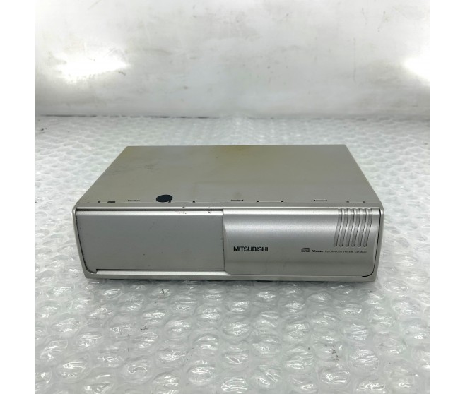 MITSUBISHI 10 DISC CD CHANGER FOR A MITSUBISHI L200,L200 SPORTERO - KB8T